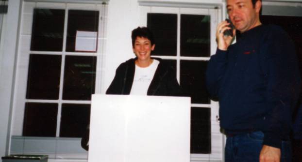 * PREMIUM EXCLUSIVE* Bill Clinton receives a neck massage from a former victim of Jeffrey Epstein