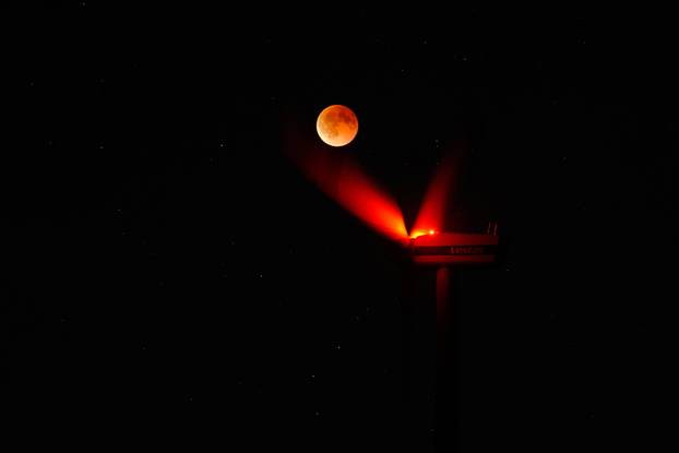 A total lunar eclipse in Herrnleis