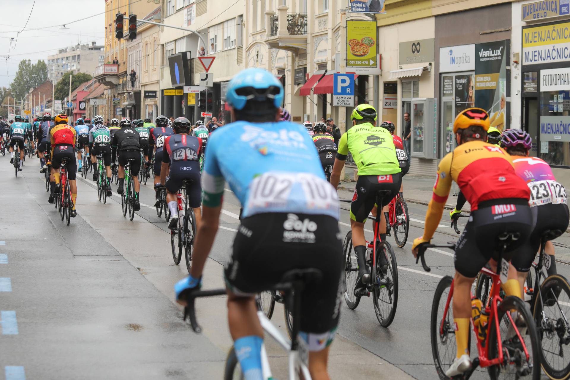 U Osijeku startala 1. etapa biciklističke utrke "CRO race 2022" Osijek - Ludbreg