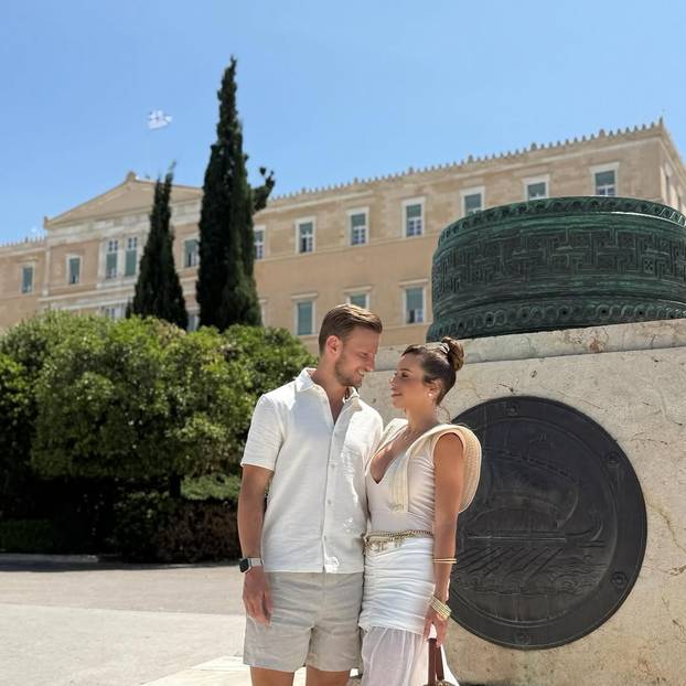 FOTO Dok Split čeka, obitelj Rakitić uživa u grčkoj idili...