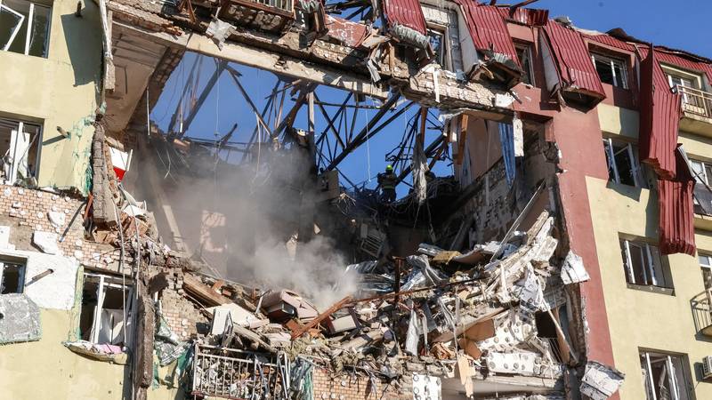 Rusi dronovima napali Odesu: Među ubijenima majka i kći (2)