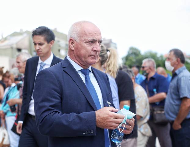 Ovako je bilo na 25. obljetnicu Oluje: Plenki i Zoka se rukuju, Banožić, Beroš... Svi su tamo