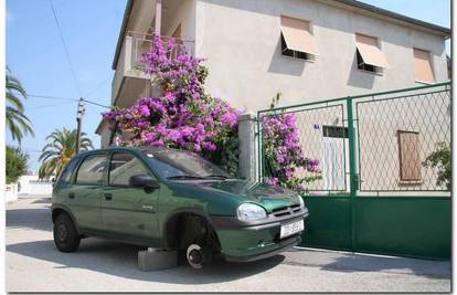 Zadar: Šimi Prtenjači skinuo gume s automobila