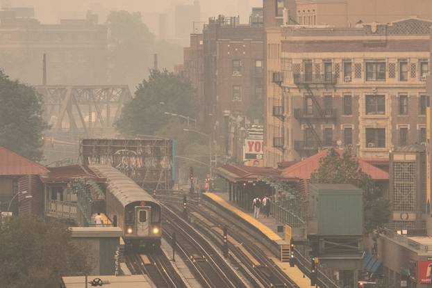 Canadian wildfire smoke blankets New York City