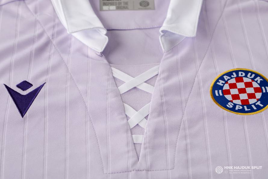 'Bili' se vratili u 1912. godinu: Predstavili su novi treći dres...