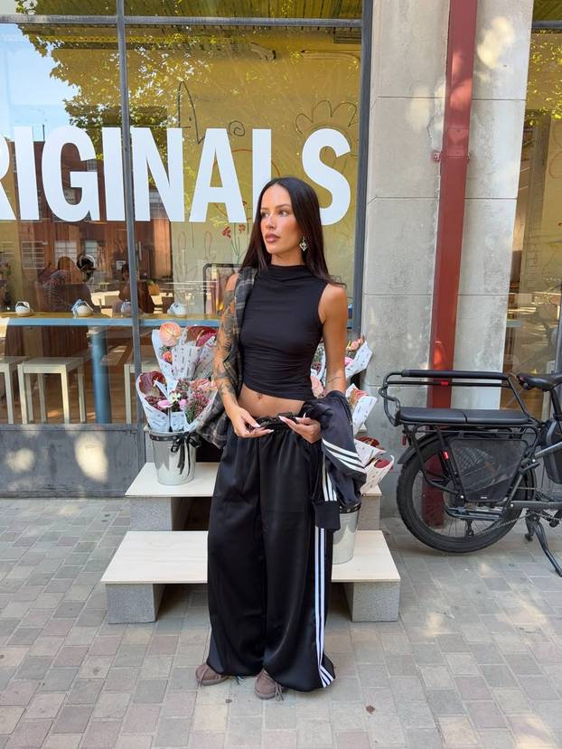 FOTO Sve nosi bez grudnjaka! Australka Eliza je cijela prirodna, kaže da voli slobodu