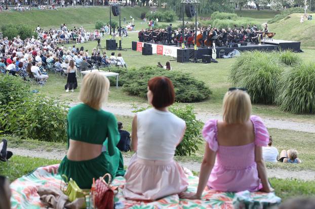 Karlovac: Klasika u parku Glazbene skole