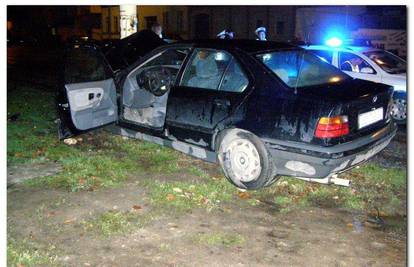 Pijani vozač BMW-a udario u drugi automobil i stup