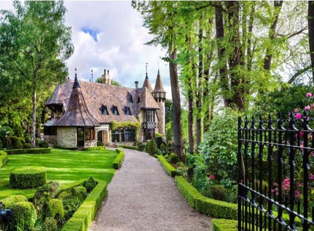 FOTO Dvorci diljem svijeta na prodaju! Neki imaju 200 soba, tamnice, jezera, šume i potoke