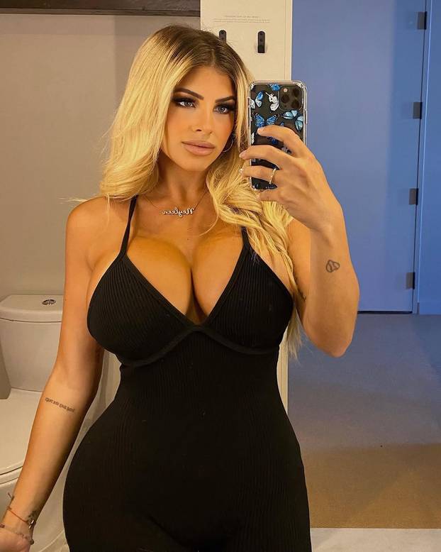 FOTO Ona je kubanska Pamela Anderson! Ashley  obožava mini kostime. Po cijeli dan je u njima