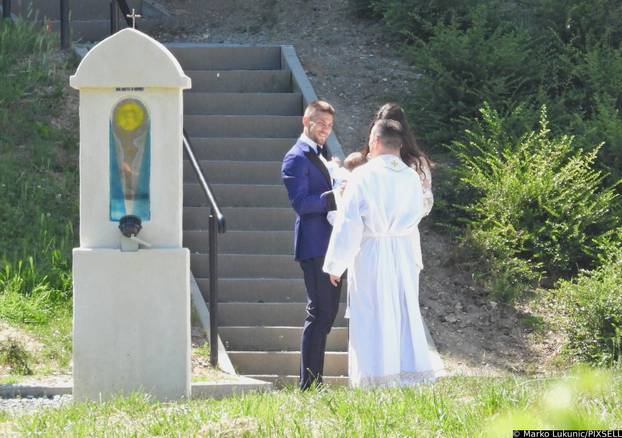 Zagreb: Crkveno se vjenčali Andrej i Mia Kramarić te krstili sina Viktora
