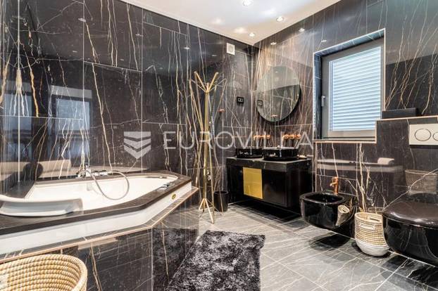 FOTO Vila Duje Ćalete-Cara i dalje na prodaju. Pogledajte kako izgleda, pršti od luksuza