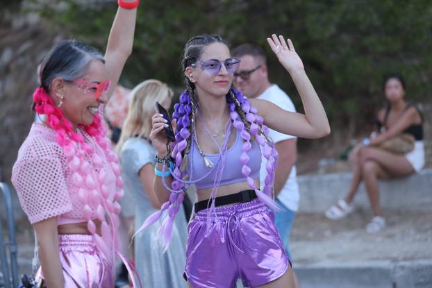 Split: Dolazak posjetitelja na stadion Park Mladeži na kojem započinje Ultra 2025