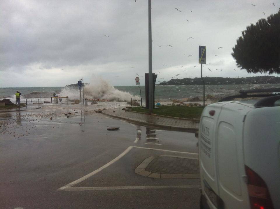 Olujni vjetar, kiša, poplave: Na udaru Istra i gradovi na obali