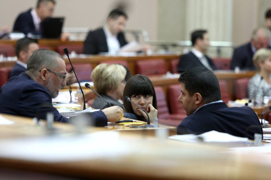 Zagreb: Sabor raspravlja o otpisu dugova fiziÄkim osobama