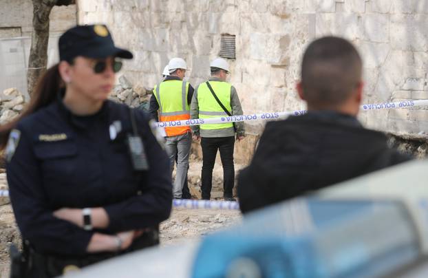 Split: Na radnika pala kamena gromada te ga priklještila, prevezen je u bolnicu