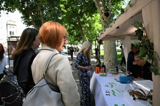 FOTO Ovi kolači bez mlijeka i jaja privlačili su pažnju slučajnih prolaznika