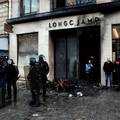 Policija u strahu od nasilja: Parižani zabarikadirali izloge