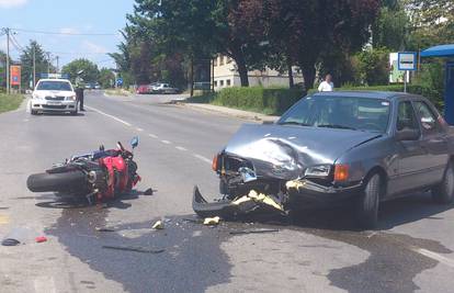 Oduzeo prednost motociklistu, koji se teško ozlijedio u sudaru