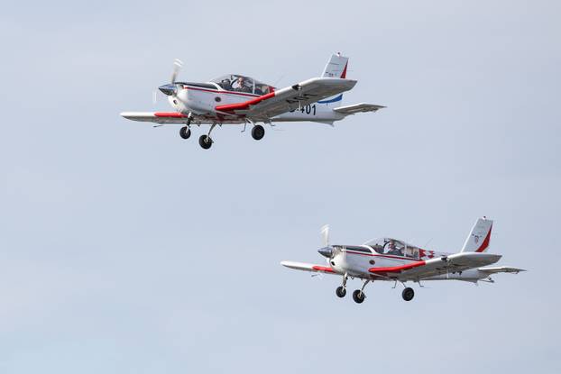 Zagreb: Prelet helikoptera i zrakoplova  tijekom svečanog obilježavanja 30. obljetnice VRO Oluja