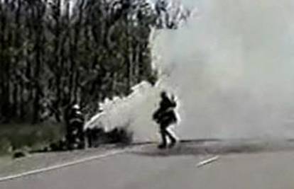 Automobil  eksplodirao, vatrogasac izgubio život