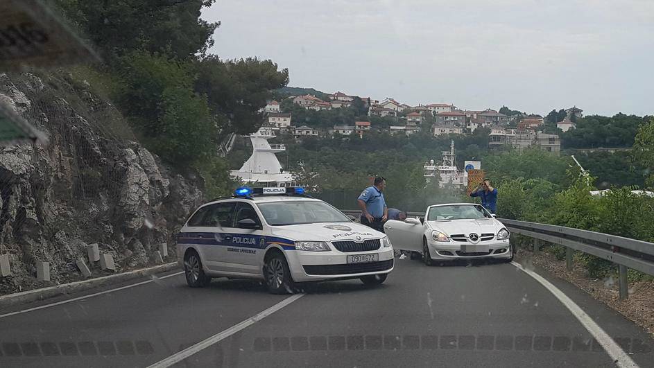 Stani, pucat ću! Vozač (18) je htio pobjeći, ali se ipak predao