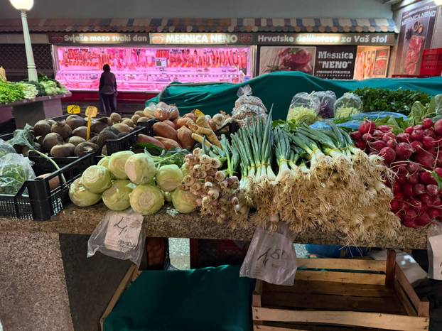 24SATA NA DOLCU Ovo su cijene s tržnice u Zagrebu uoči Uskrsa!