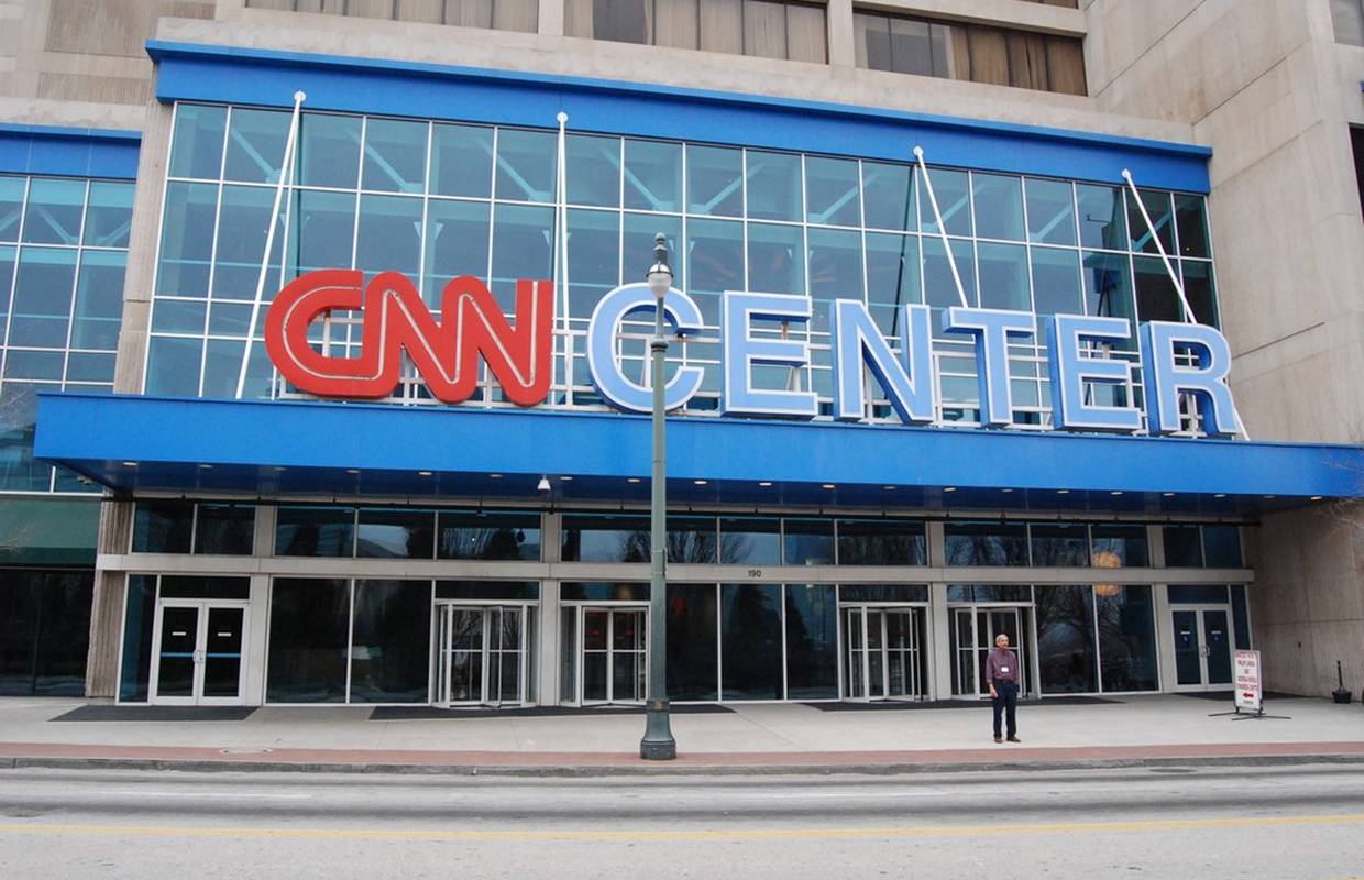 CNN otpustio troje zaposlenih, došli su na posao necijepljeni