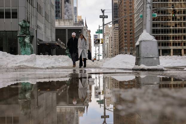 Major winter storm spreads across a large swath of the United States