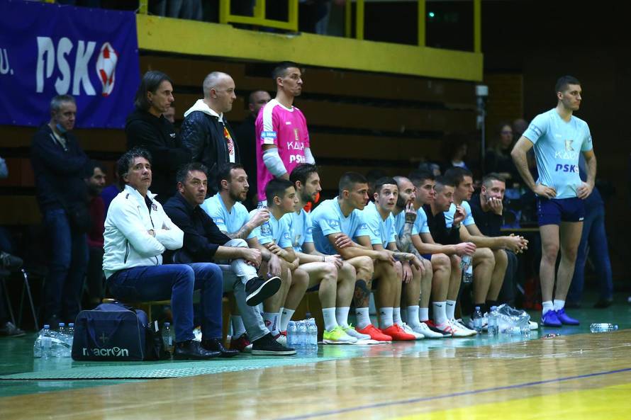 Split: Polufinalna utamica malonogometnog turnira "Četiri kafića", Kauri - Camel