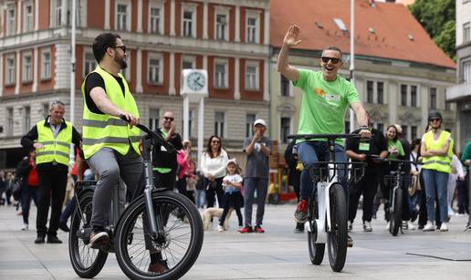Zagrepčani su nakon kave u gradu isprobavali romobile i bicikle te učili kako ih održavati