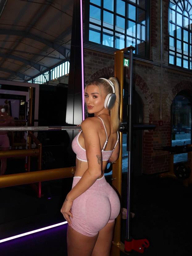 FOTO Fitness trenerica: Zbog odjeće su mi zabranili ulaz u avion, rekli su mi da sam gola