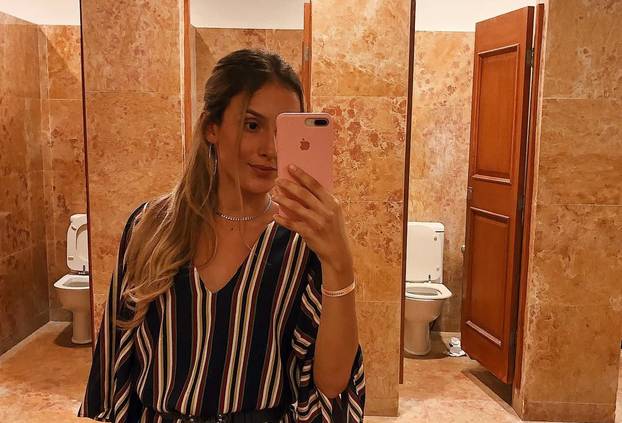 FOTO Ovo je uhićena 'Kraljica trave': Pozira u tangicama i toplesu.   Bila u bijegu od policije