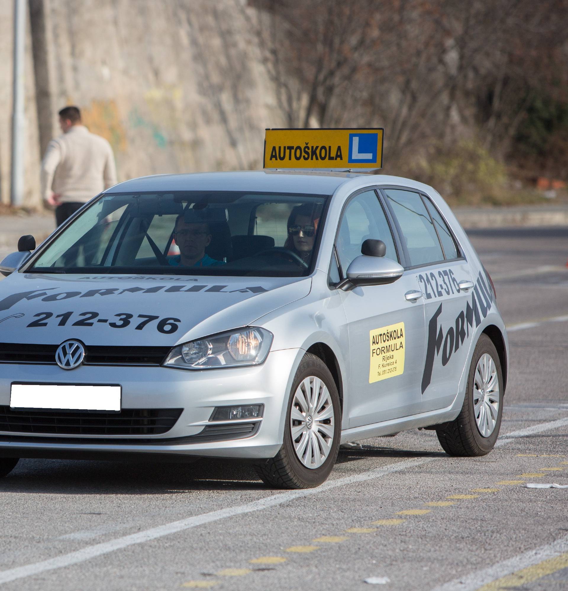 Dalmatincima se isplati zbog autoškole 'potegnuti' u Zagreb