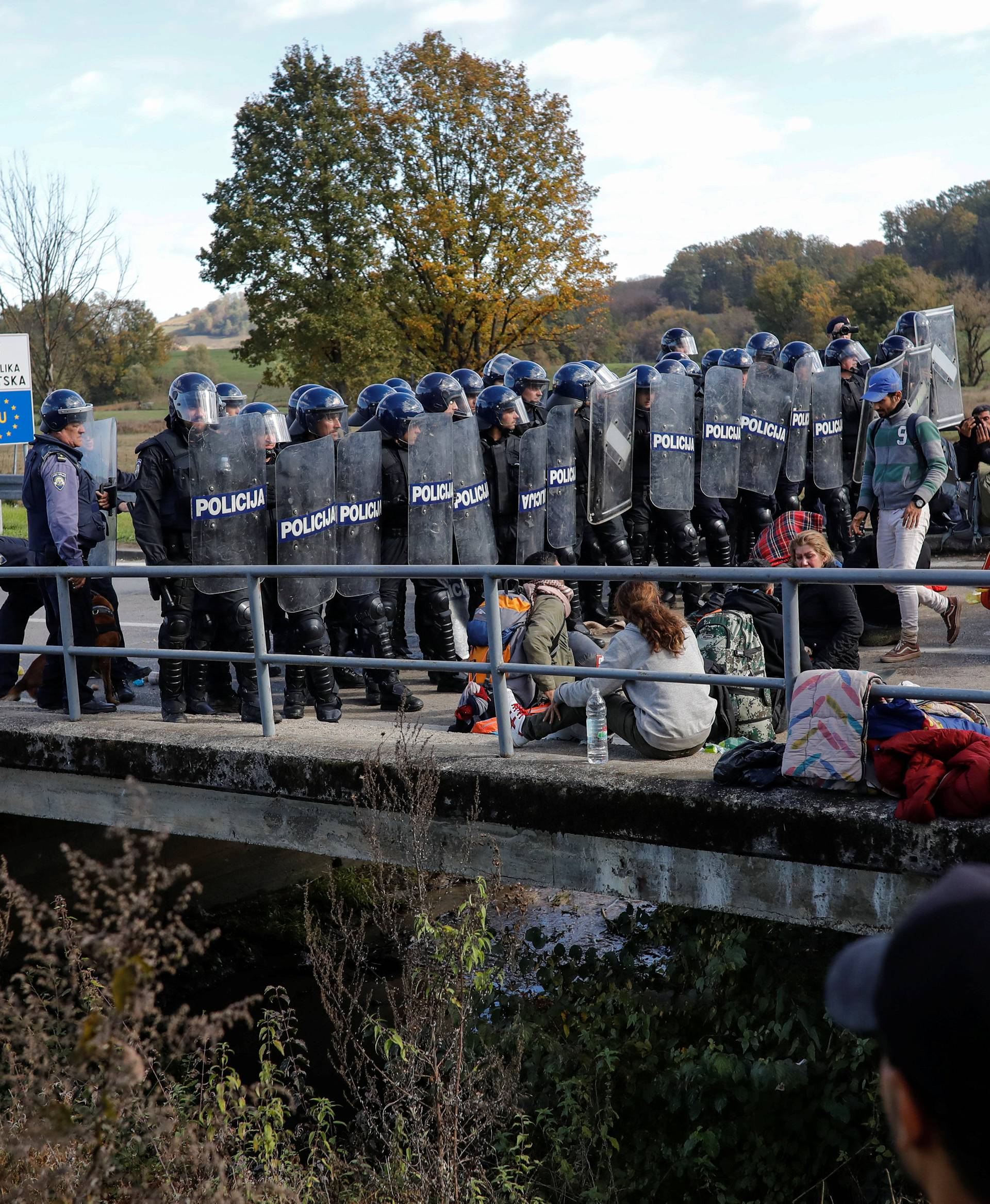 Migrants at the Maljevac border crossing between Bosnia and Croatia