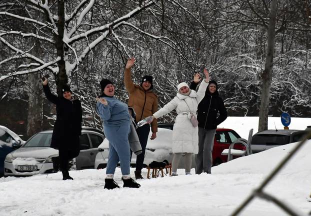 Prava zimska idila na ulicama Slavonskog Broda