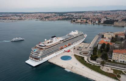 FOTO U Zadar uplovio najveći kruzer u povijesti zadarske luke, povećava se i broj putnika