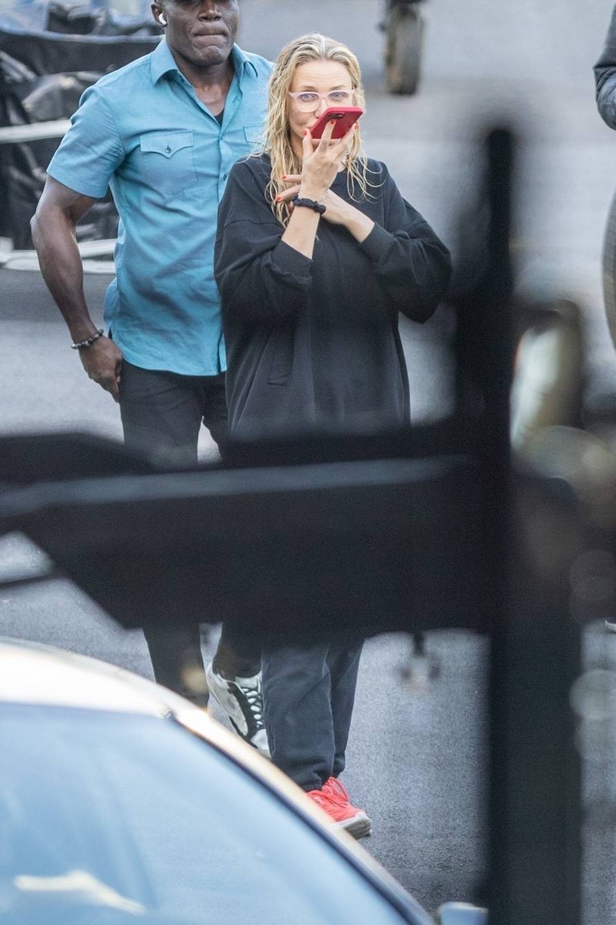 *PREMIUM-EXCLUSIVE* * 'Back In Action' continues filming without Foxx. As a stand-in actor named Chris takes over for Jamie while he continues to recover