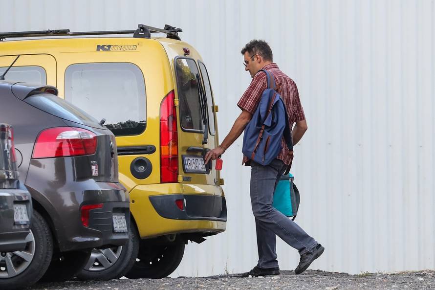 Jedna osoba privedena je ispred škole u Krapinskim Toplicama