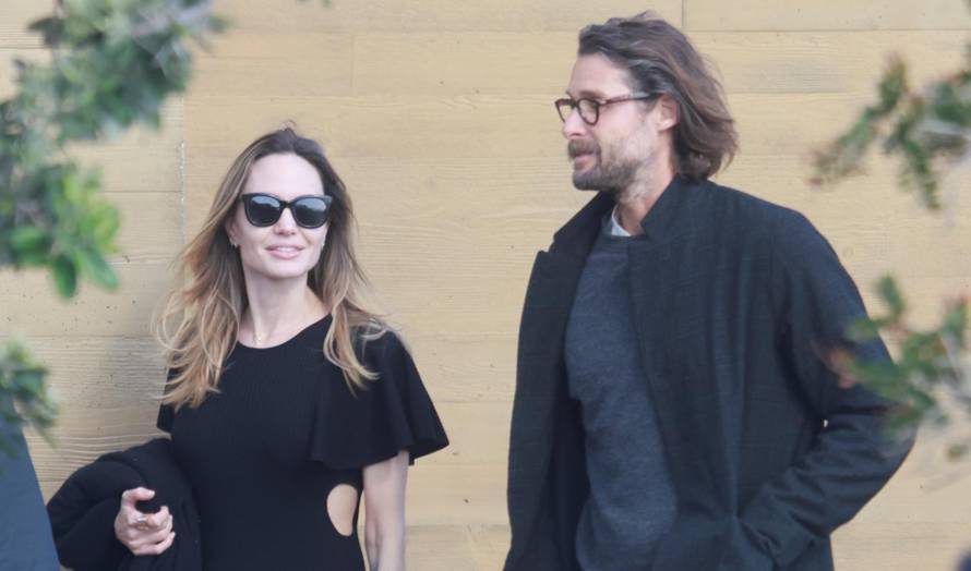 *PREMIUM-EXCLUSIVE* Angelina Jolie has 3 hour long lunch at Nobu in Malibu with Rothschild heir David Mayer de Rothschild