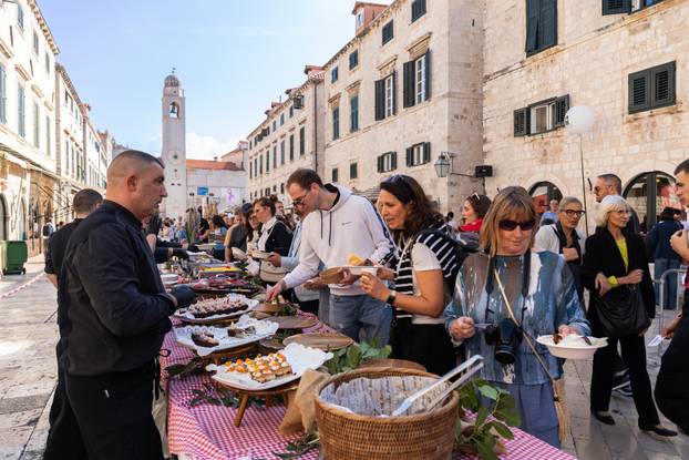 Dubrovnik: Tradicionalna Dubrovačka trpeza na Stradunu