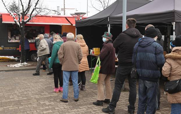 Volonteri i dalje kuhaju u Petrinji, a obroke isporučuje i Pleter