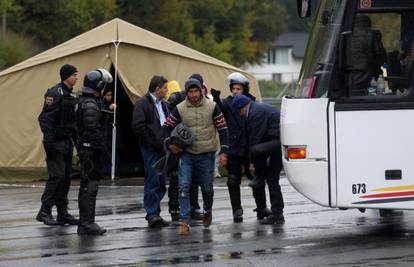 Izbjeglice idu preko Slovenije: Šest buseva ušlo preko Maclja