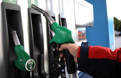 Vlada će ovog tjedna spustiti cijenu goriva za 50 lipa po litri