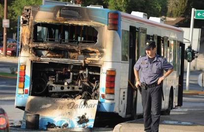 Zapalio se autobus u Šibeniku, svi putnici na vrijeme pobjegli