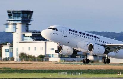 Putnike Air Francea pilot bez najave odveo u Italiju