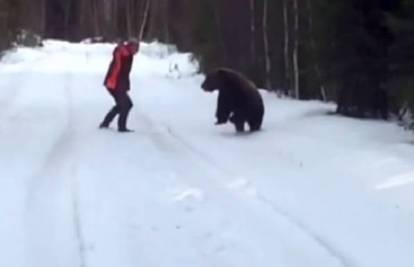 Šveđanin utjerao strah u kosti mrkom medvjedu od 200 kila