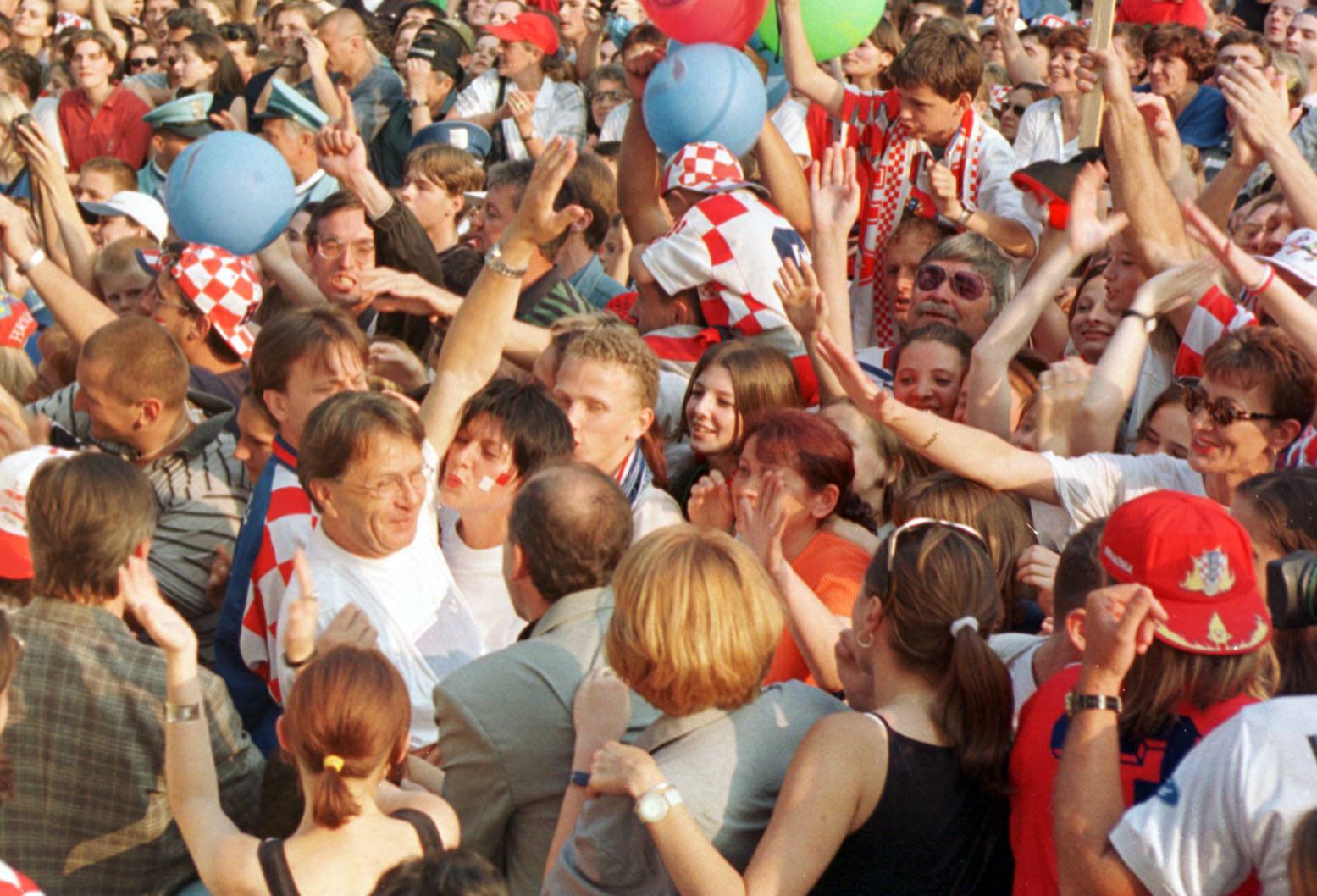 vatreni - doček hrvatske nogometne reprezentacije 1998.