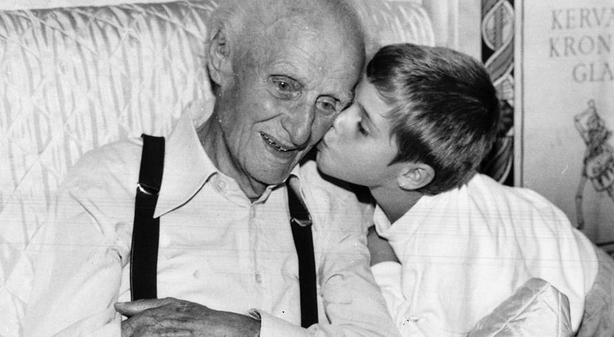 Na pitanje kako je dobio dijete u 92., legendarni Zvonimir Rogoz rekao je: 'Nismo pazili!'