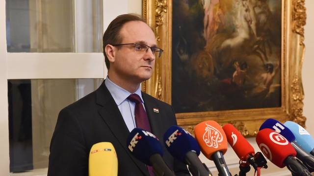 Zagreb: Predstojnik Ureda premijera Zvonimir Frka Petešić dao je izjavu o obnovi stana